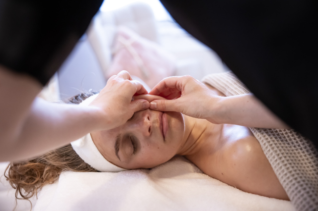 4) Massage stretching image